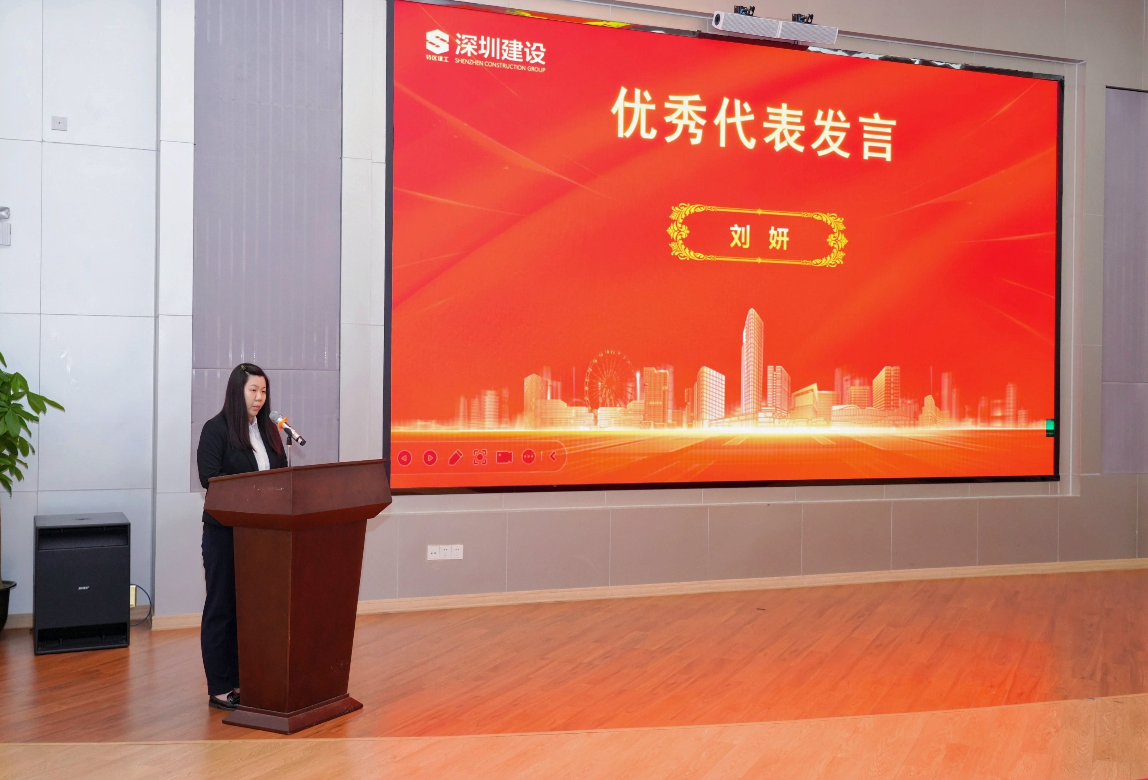 优秀代表刘研发言.jpg 优秀代表刘研发言.jpg